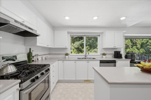 1594 Plateau Crescent, Coquitlam, BC 