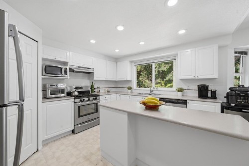 1594 Plateau Crescent, Coquitlam, BC 