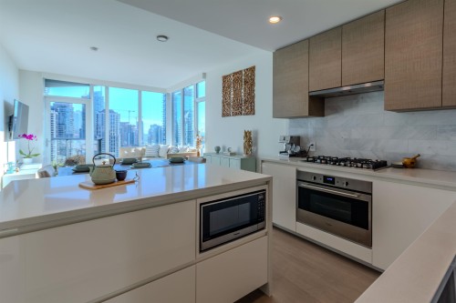 2010-4168 Lougheed Highway, Burnaby, BC 