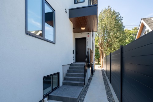 2-1448 30Th Avenue E, Vancouver, BC 
