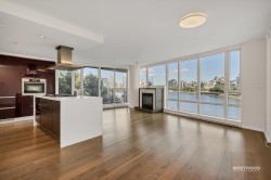 501-8 Smithe Mews Vancouver, BC V6B 0A5