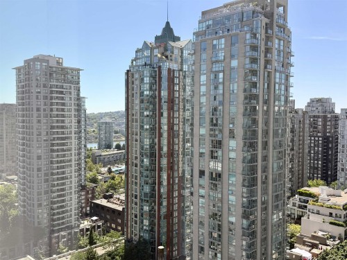 2006-535 Smithe Street, Vancouver, BC - Outdoor With Facade