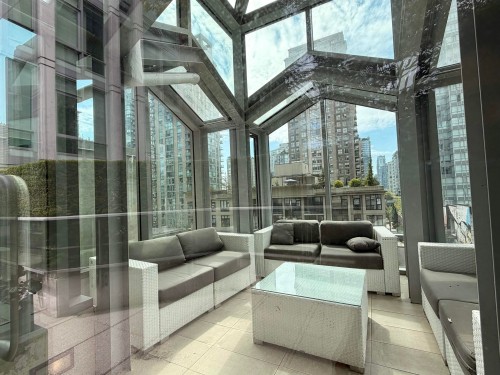 2006-535 Smithe Street, Vancouver, BC - Indoor