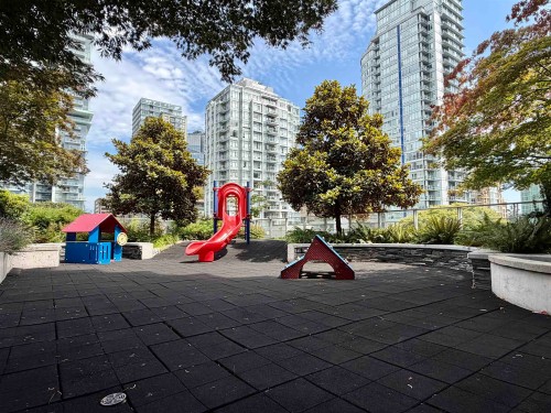 2006-535 Smithe Street, Vancouver, BC - Outdoor