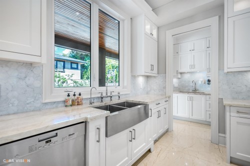 991 Cross Creek Road, West Vancouver, BC 