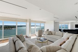 1301-1575 Beach Avenue  Vancouver, BC V6G 1Y5