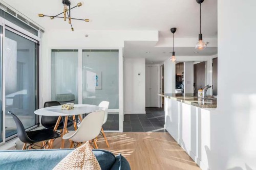 518-618 Abbott Street  Vancouver, BC V6B 0C1