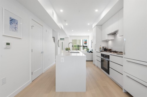 885 33Rd Avenue W, Vancouver, BC - Indoor Photo Showing Kitchen With Upgraded Kitchen