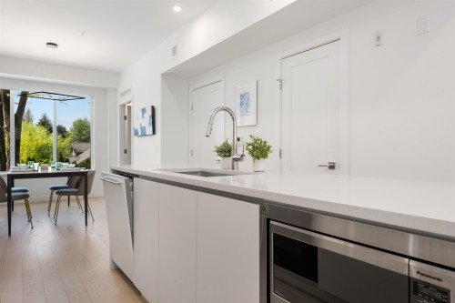 885 33Rd Avenue W, Vancouver, BC - Indoor Photo Showing Kitchen