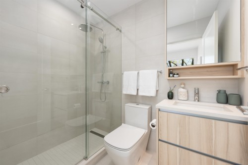 885 33Rd Avenue W, Vancouver, BC - Indoor Photo Showing Bathroom