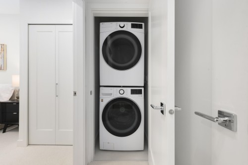 885 33Rd Avenue W, Vancouver, BC - Indoor Photo Showing Laundry Room