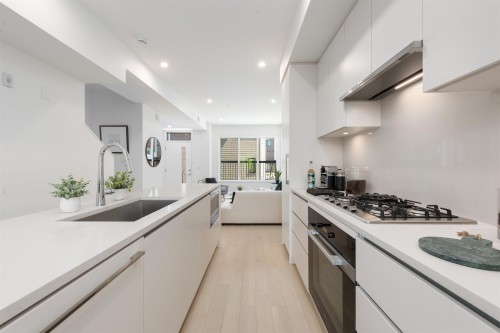 885 33Rd Avenue W, Vancouver, BC - Indoor Photo Showing Kitchen With Upgraded Kitchen