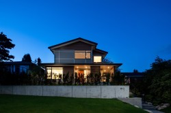 812 6th Street E North Vancouver, BC V7L 1R7