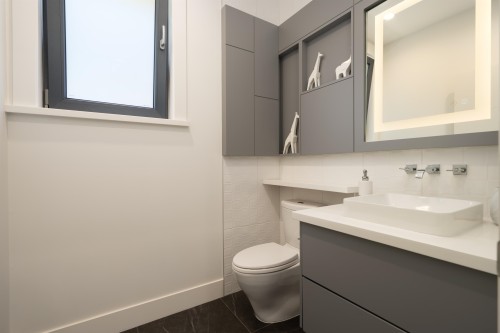 812 6Th Street E, North Vancouver, BC 