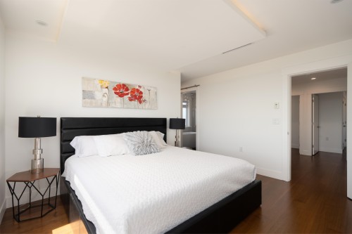 812 6Th Street E, North Vancouver, BC 