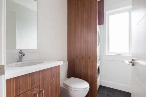 812 6Th Street E, North Vancouver, BC 