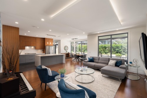 812 6Th Street E, North Vancouver, BC 
