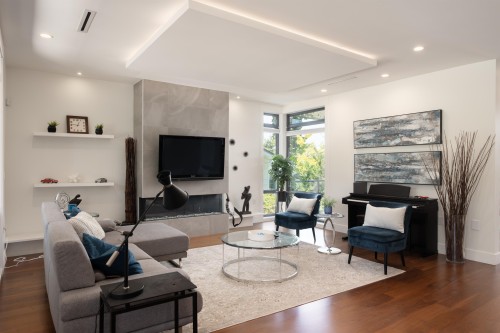 812 6Th Street E, North Vancouver, BC 