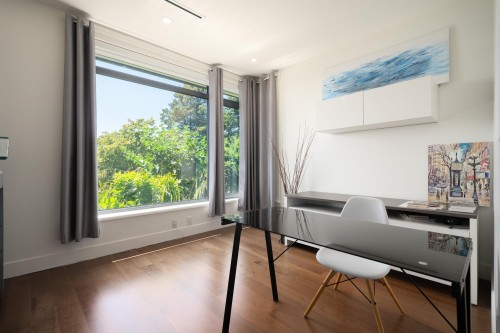 812 6Th Street E, North Vancouver, BC 