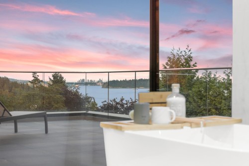 449 Hillcrest Street, West Vancouver, BC 