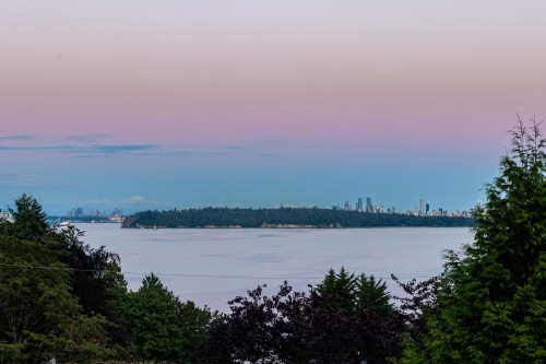 449 Hillcrest Street, West Vancouver, BC 