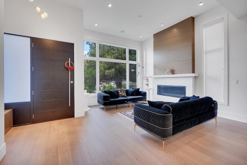 440 Queens Road W, North Vancouver, BC 
