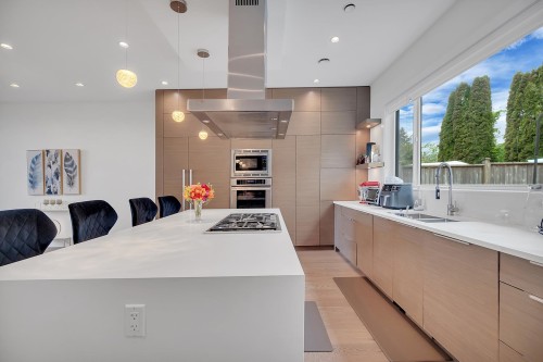 440 Queens Road W, North Vancouver, BC 