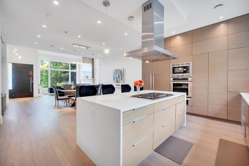 440 Queens Road W, North Vancouver, BC 