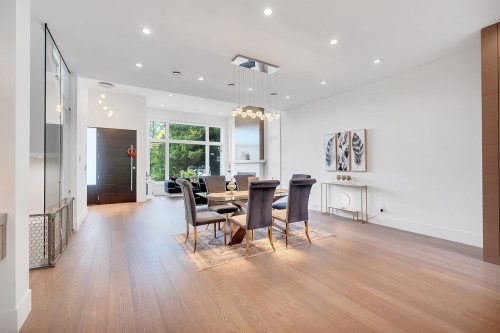 440 Queens Road W, North Vancouver, BC 