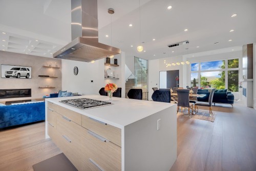 440 Queens Road W, North Vancouver, BC 