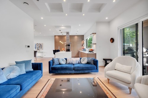 440 Queens Road W, North Vancouver, BC 