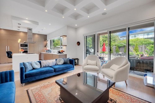 440 Queens Road W, North Vancouver, BC 