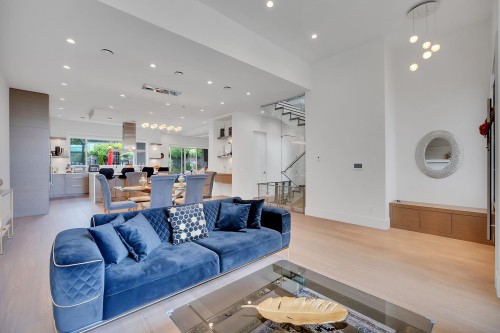 440 Queens Road W, North Vancouver, BC 