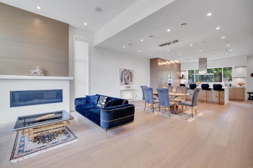 440 Queens Road W, North Vancouver, BC 