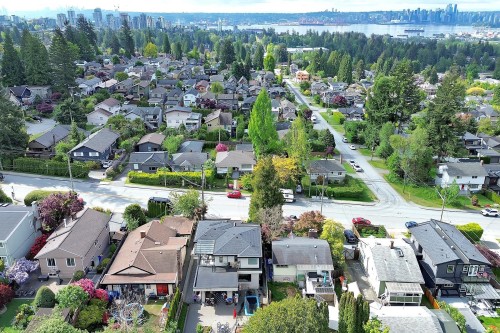 440 Queens Road W, North Vancouver, BC 