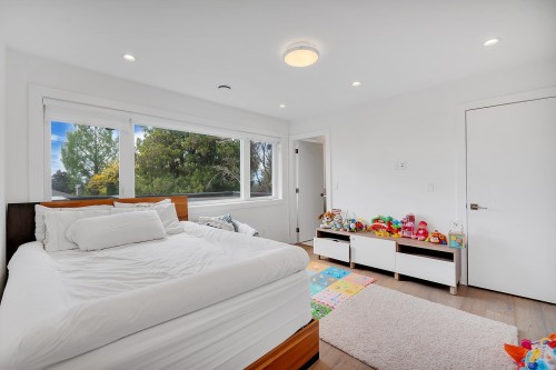 440 Queens Road W, North Vancouver, BC 