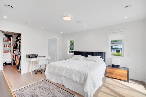 440 Queens Road W, North Vancouver, BC 