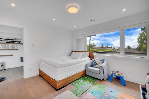 440 Queens Road W, North Vancouver, BC 