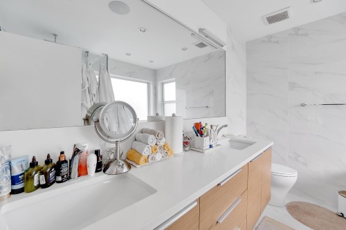 440 Queens Road W, North Vancouver, BC 