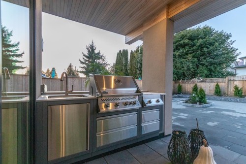 440 Queens Road W, North Vancouver, BC 