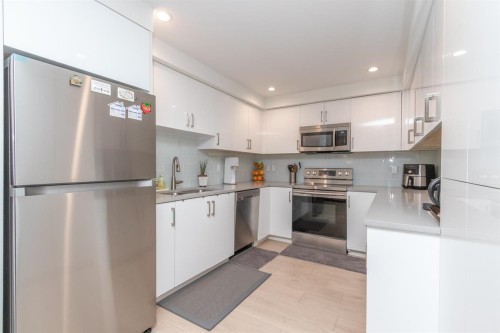 440 Queens Road W, North Vancouver, BC 