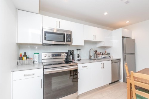 440 Queens Road W, North Vancouver, BC 