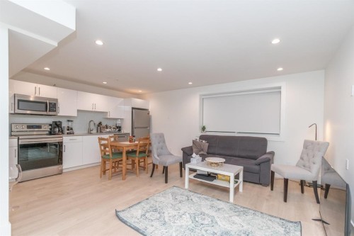 440 Queens Road W, North Vancouver, BC 