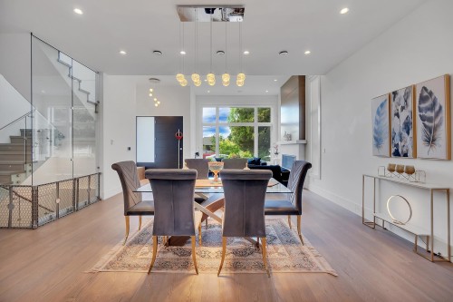 440 Queens Road W, North Vancouver, BC 
