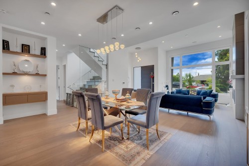 440 Queens Road W, North Vancouver, BC 