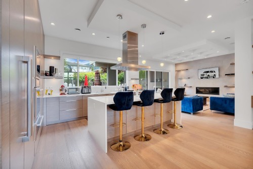 440 Queens Road W, North Vancouver, BC 