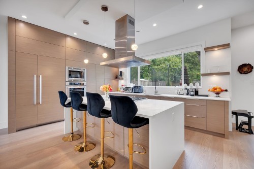 440 Queens Road W, North Vancouver, BC 