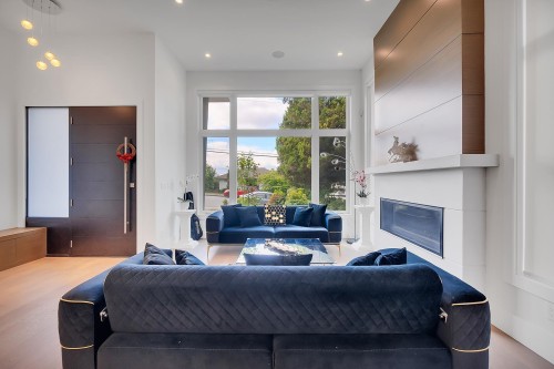 440 Queens Road W, North Vancouver, BC 