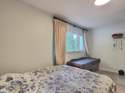 6878 Arlington Street, Vancouver, BC - Indoor Photo Showing Bedroom