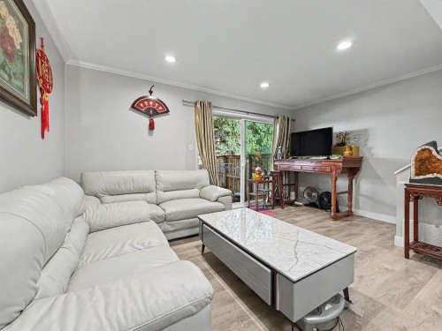 6878 Arlington Street, Vancouver, BC - Indoor Photo Showing Living Room